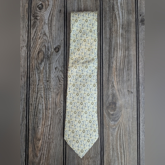 Vineyard Vines 100% Silk Handmade Tie Light Yellow - Picture 1 of 6